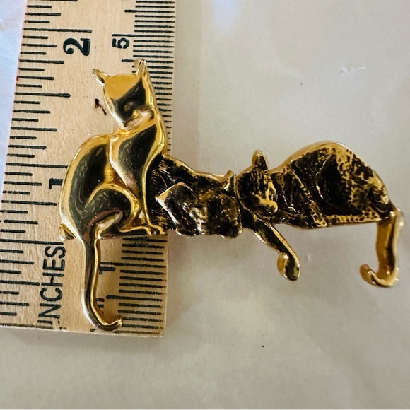Angel MFA Cat & Kittens Brooch - Picture 4 of 4